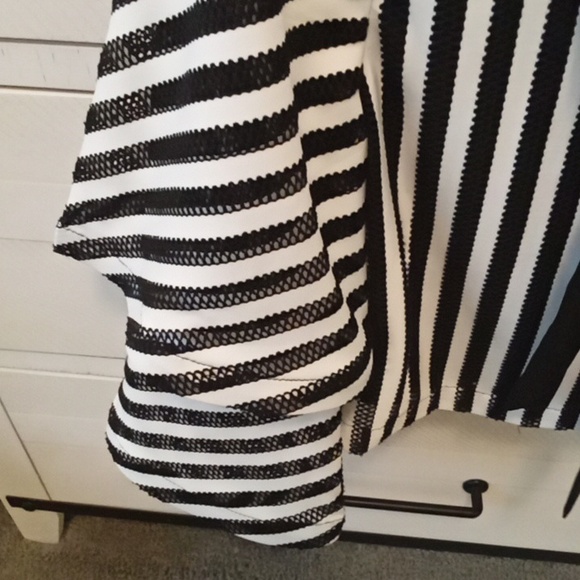 Ladies Gracia Black & White Blouse - Picture 3 of 6